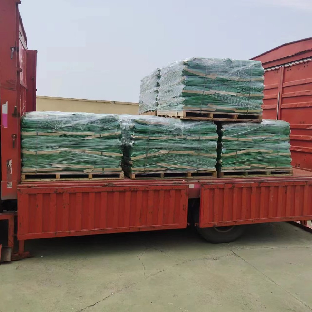 8mt of Chrome Oxide Green DR-01 loaded .